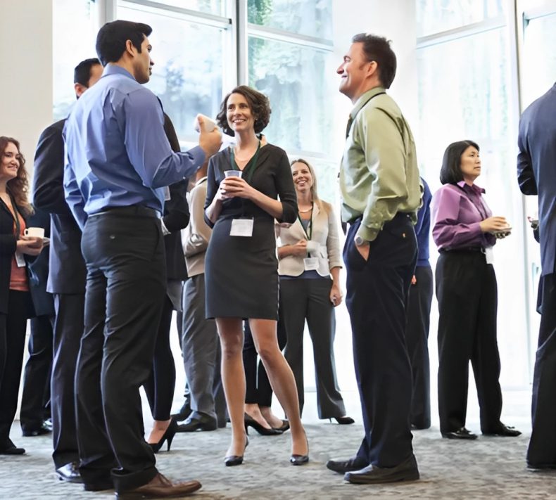 Navigating Your First Business Networking Event: Top 5 Dos and Don'ts